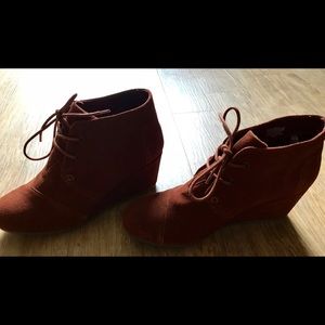 Toms Suede Wedges size 9.5